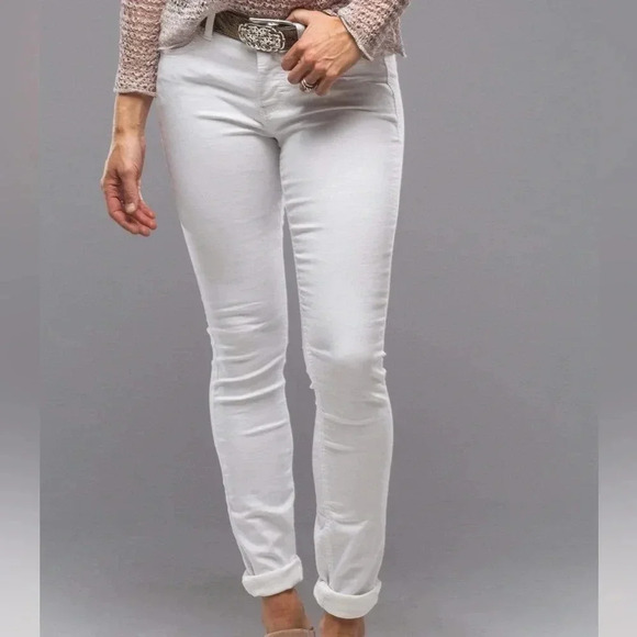 MAC Dream Skinny in White Denim